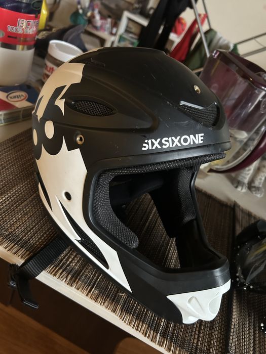Каска за колело 661 sixsixone
