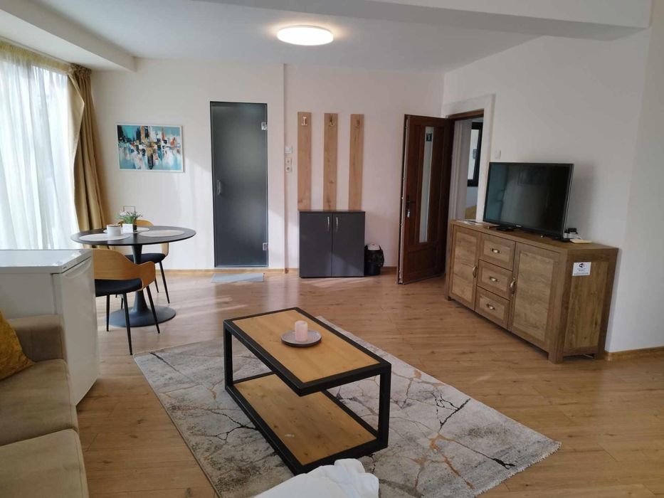 Дава се под наем Къща в Пловдив, Център - 450 кв.м за 3060 € - Снимка #1