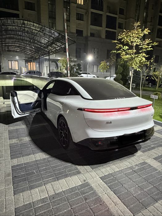 Zeekr 007 full  2024