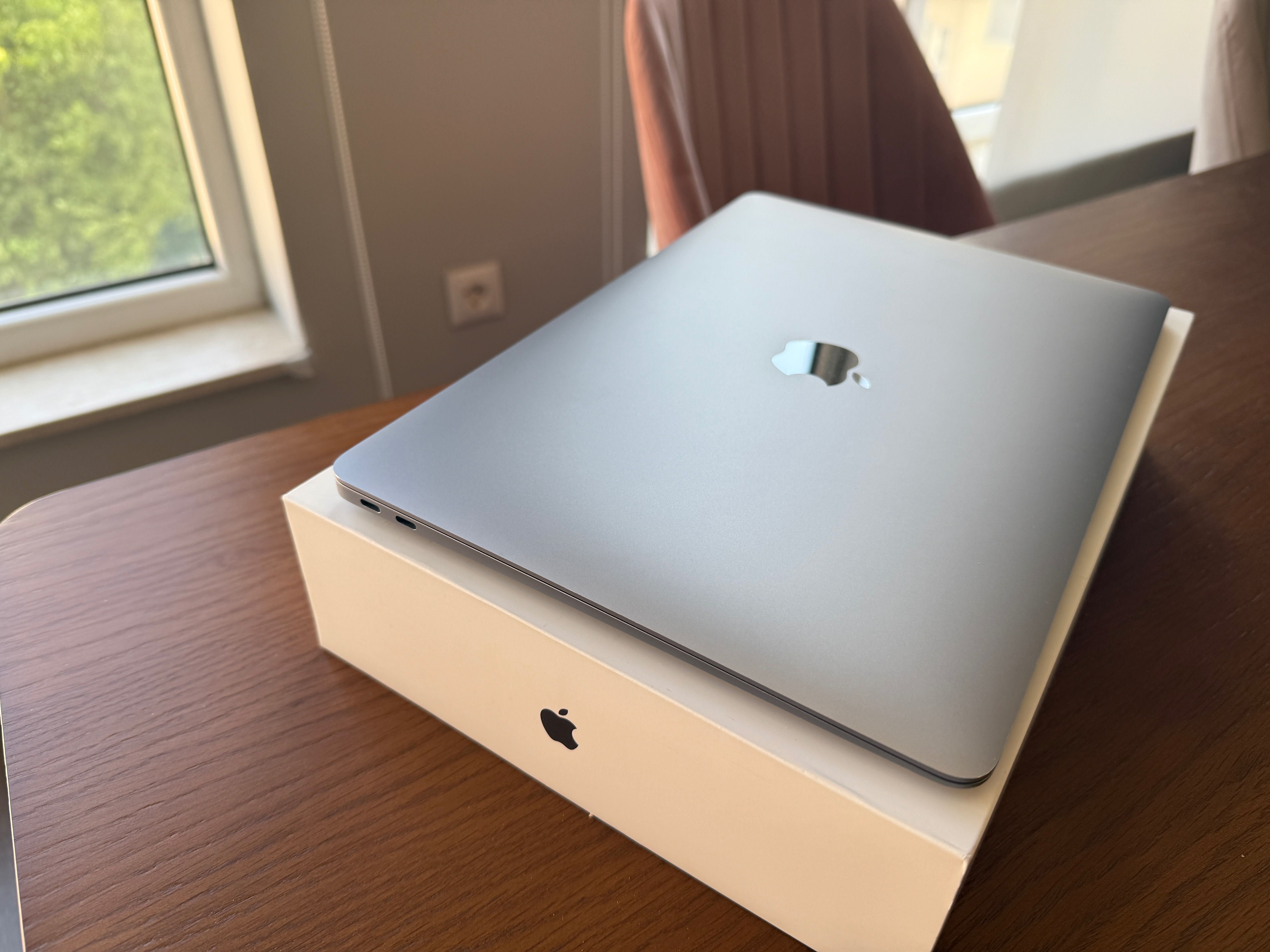 MacBook Air 13-inch, Space Gray, 1.1GHz DC, 8GB, 256GB, 2020