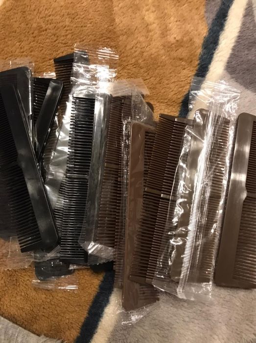 Продам мужские расчёски пластмассовые. Чёрные и коричневые. Новые.