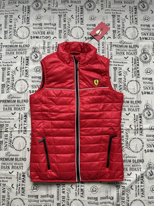 Scuderia Ferrari original official дамски елек грейка.Нов.M