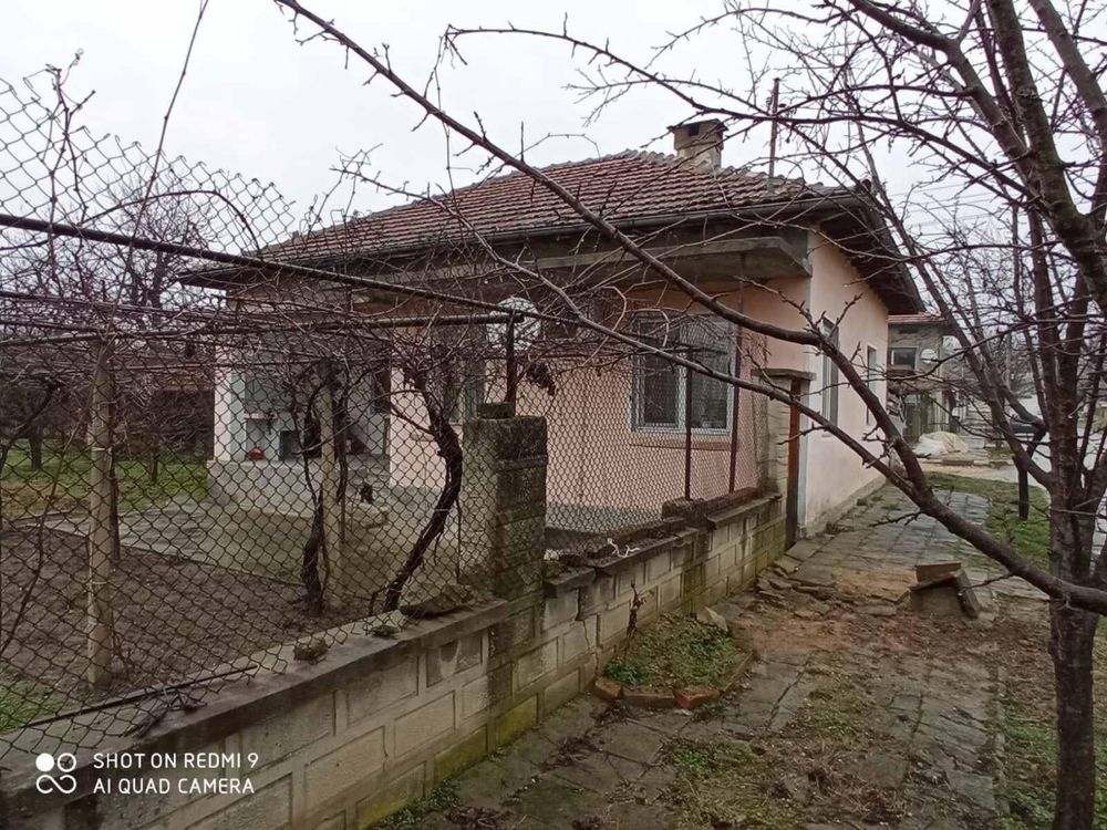 Едноетажна къща в гр. Дългопол