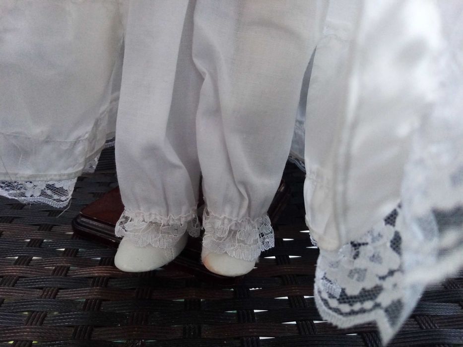 Колекционерска порцеланова кукла - булка