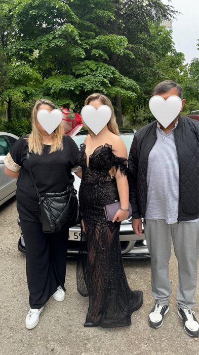 Продавам балната си рокля/запазена е/