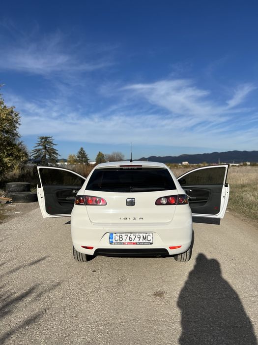 Seat Ibiza (бял)