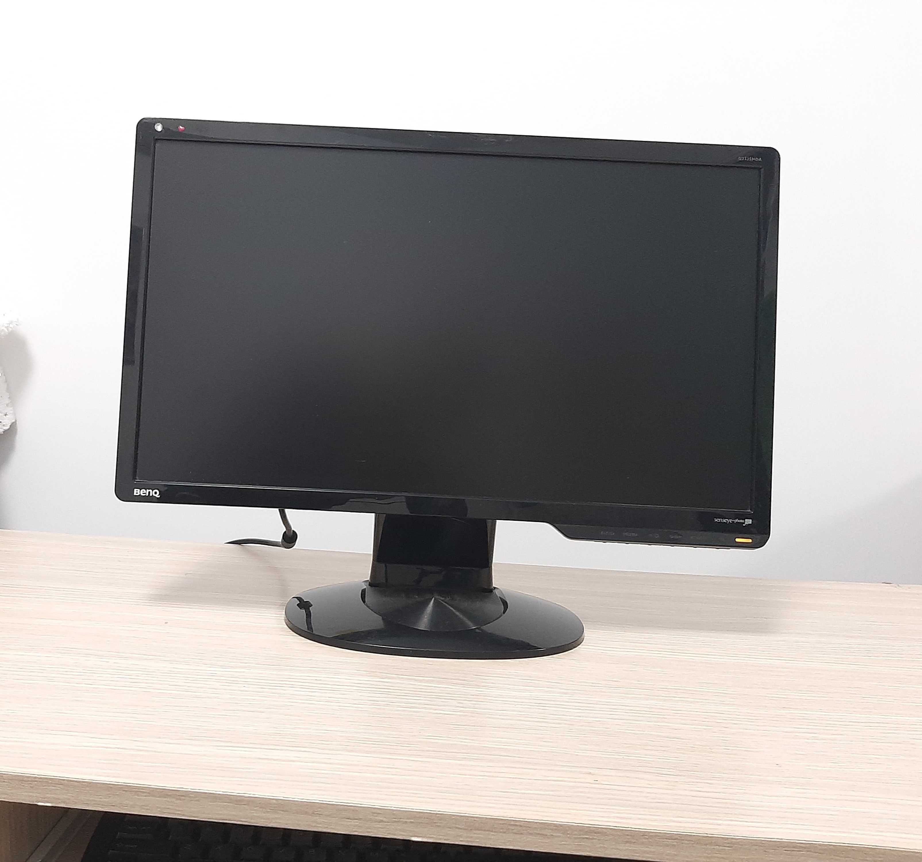 Vând Set Monitor LCD BenQ + Unitate PC Delux + Tastatură A4Tech USB