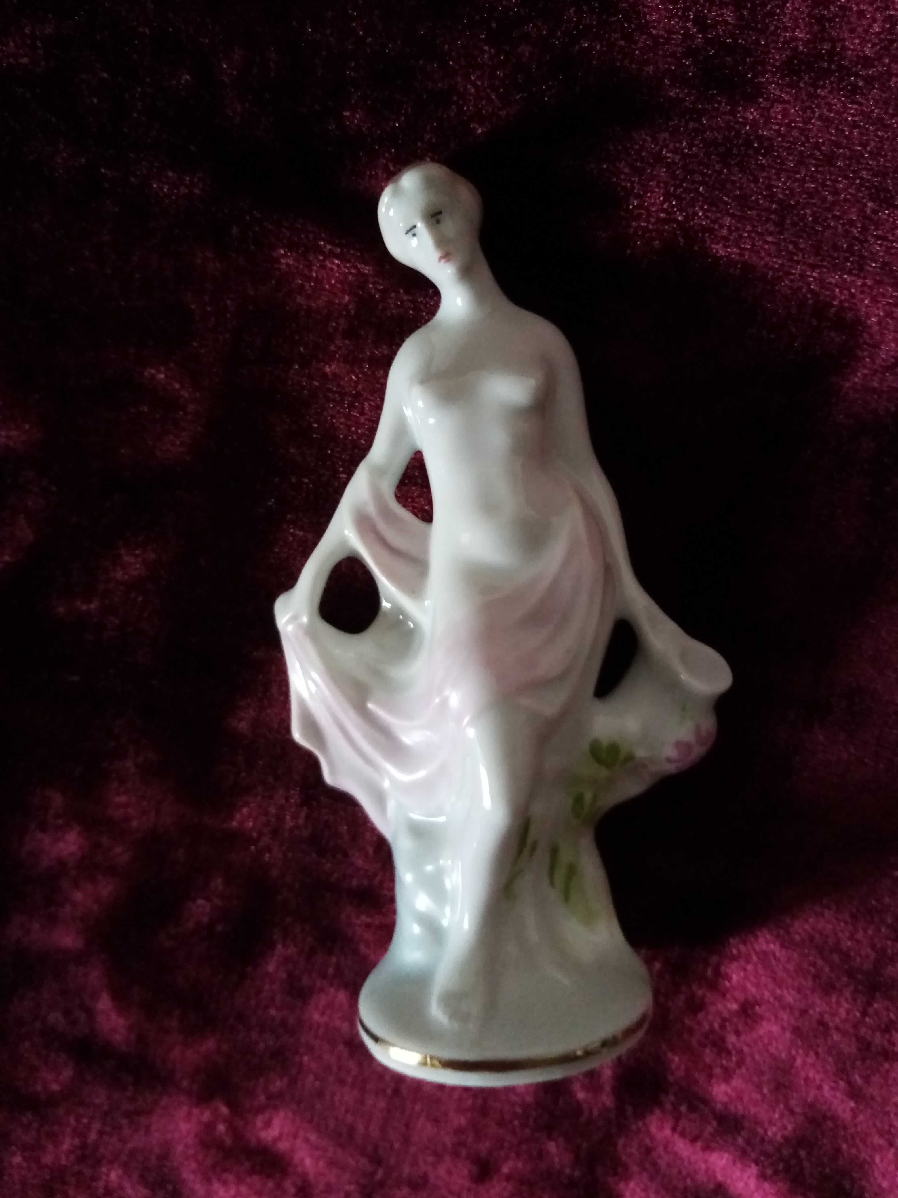 Statueta bibelou semi-nud Fata cu ulciorul