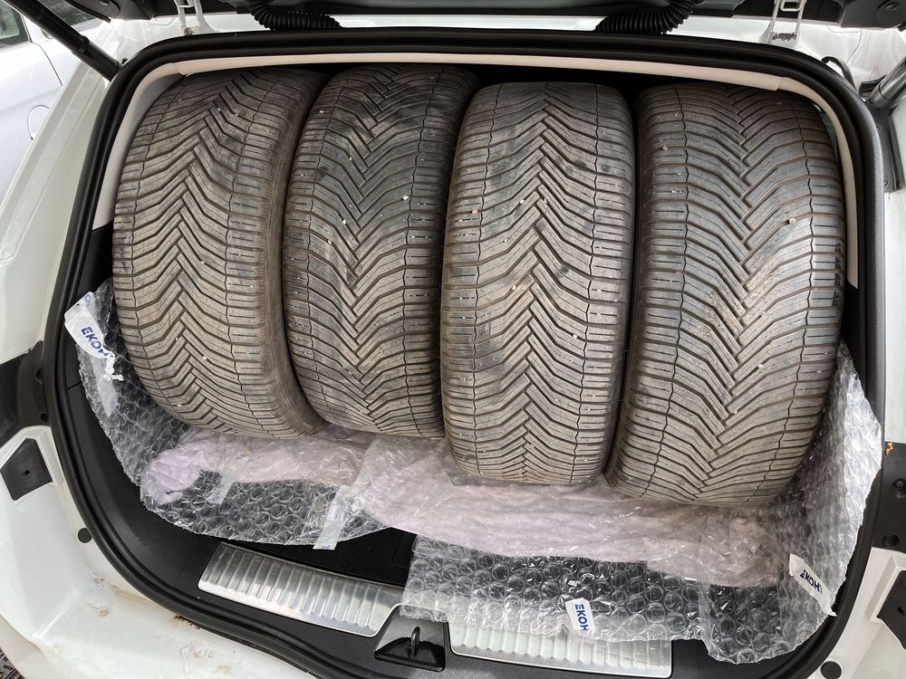 Всесезонни MICHELIN CrossClimate 245 40 R19