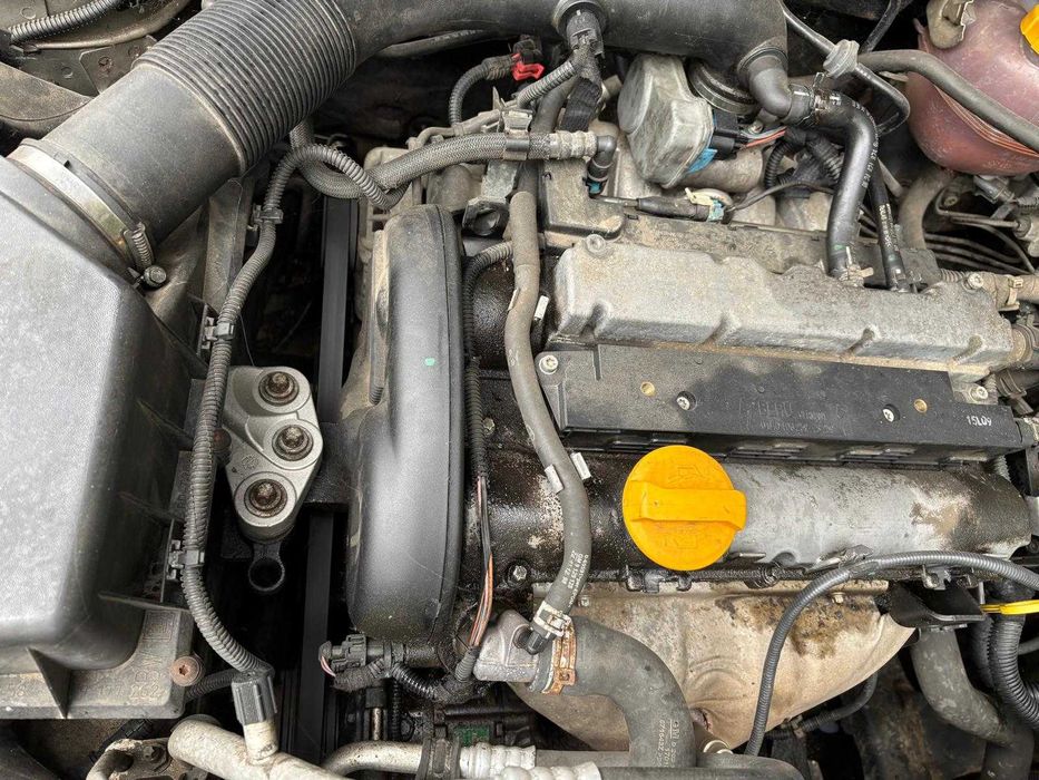 Vand Opel Vectra C 2003 1.6 benzina 100cai, AC - necesita reparatii