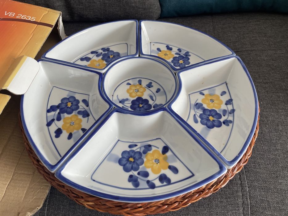 Cos cu 7 boluri de portelan