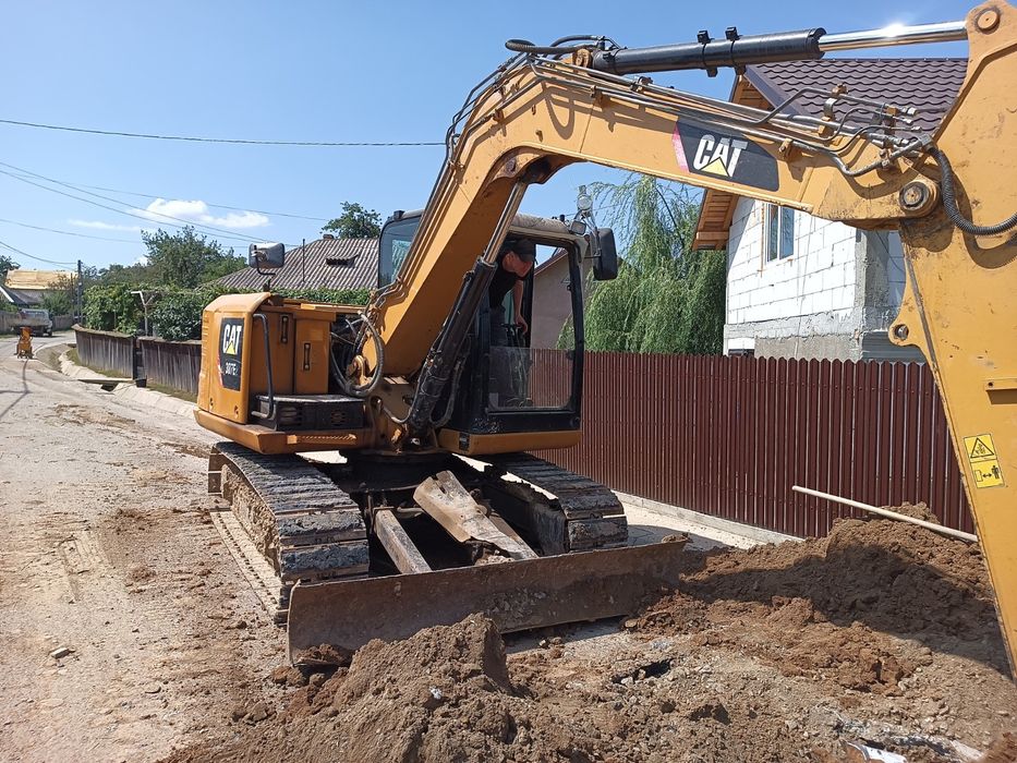 Excavator CAT 7.5t