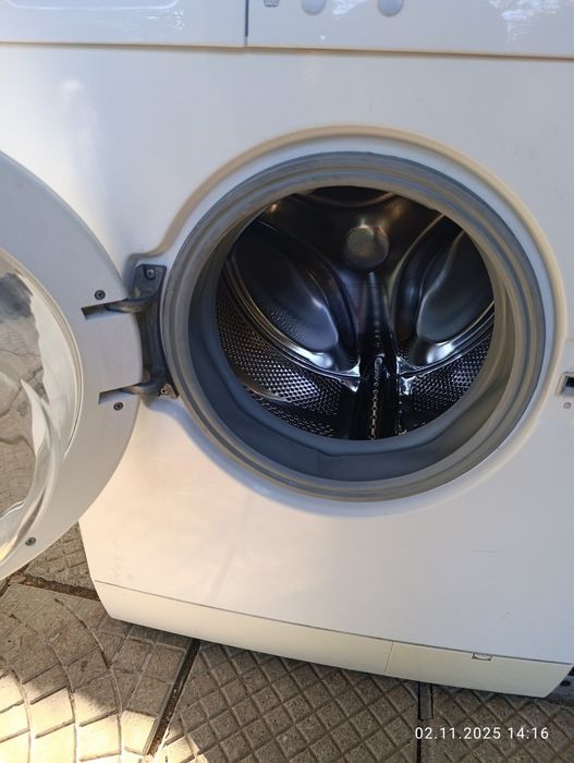 Продавам пералня Bosch!