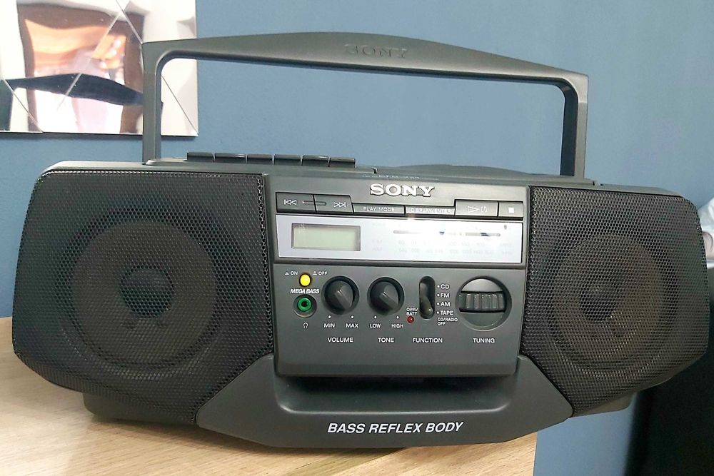 Sony Mega Bass: Boombox 3-în-1 (CD, Casetă, Radio) - Model CFD-V24
