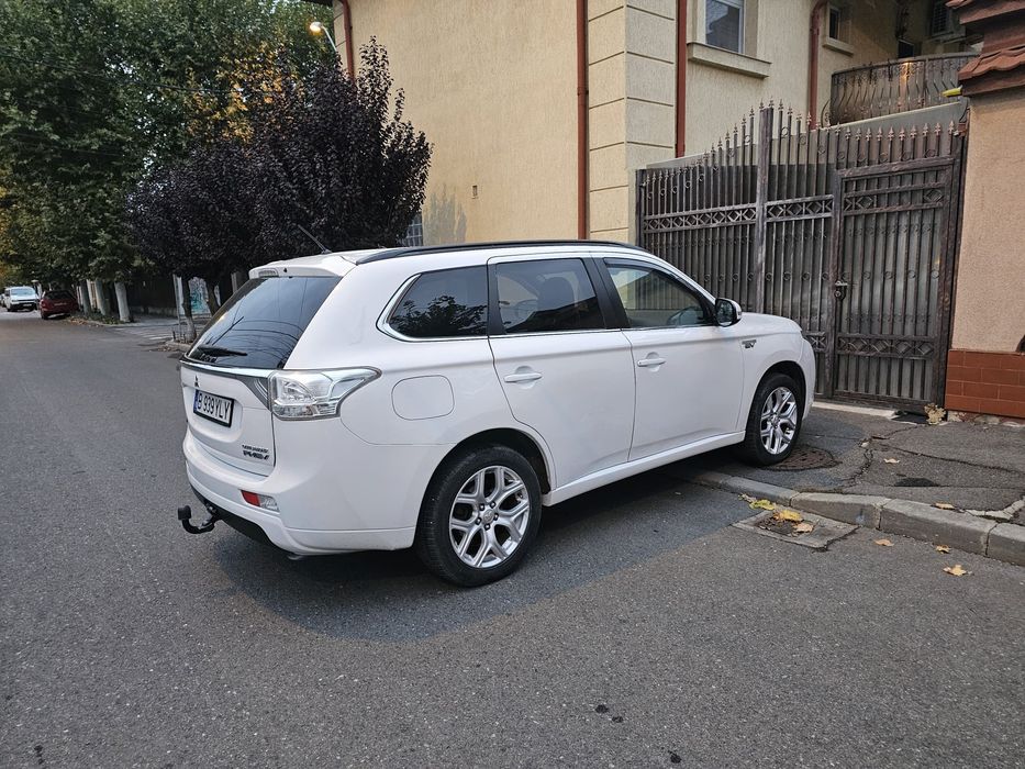 MItsubishi Outlander plug-in hybrid