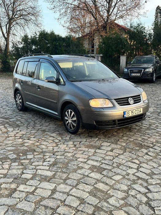Vând Volkswagen touran în 7 locuri