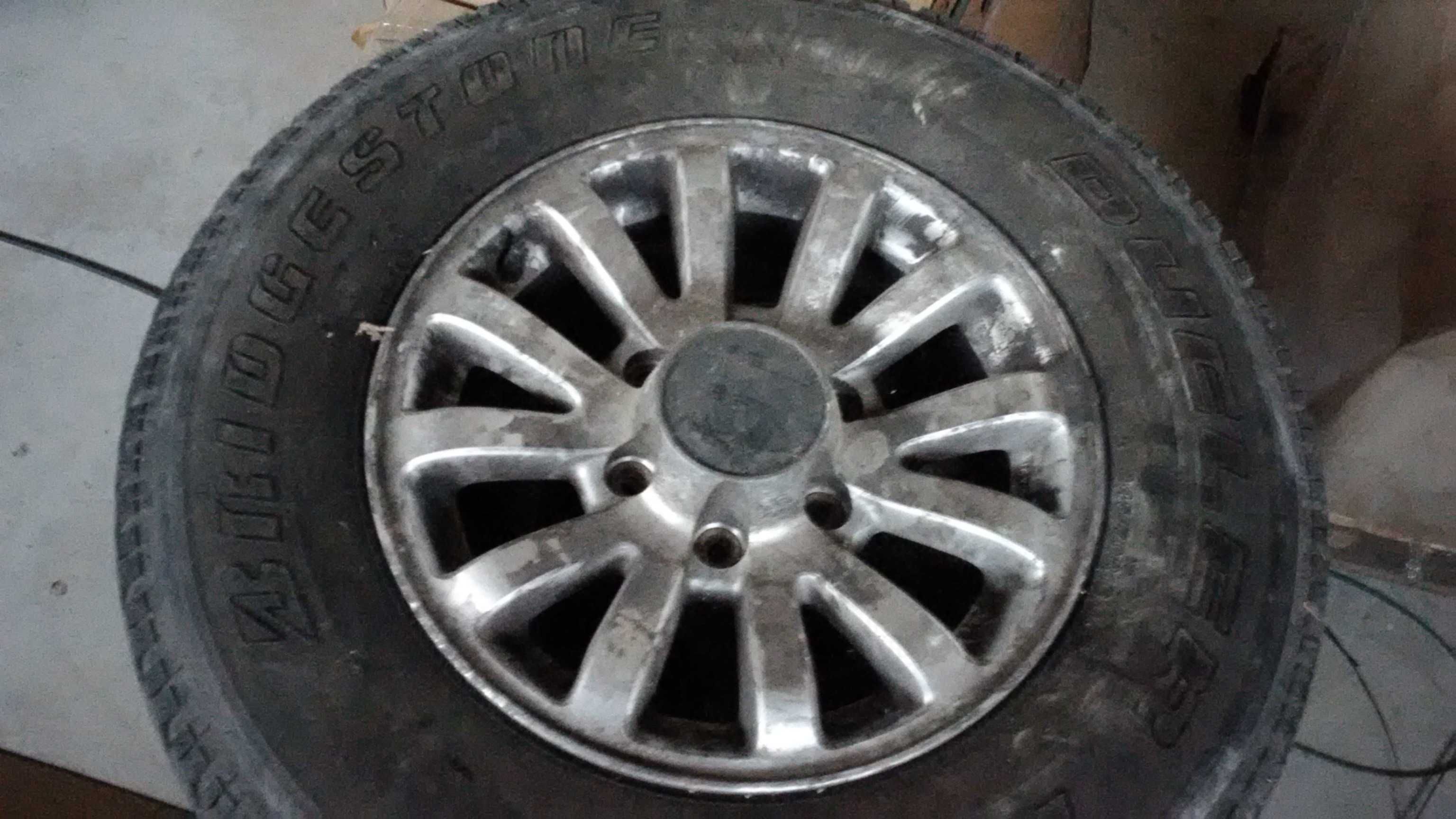 Джанти с гуми за джип ISUZU Bridgestone 245/70/16