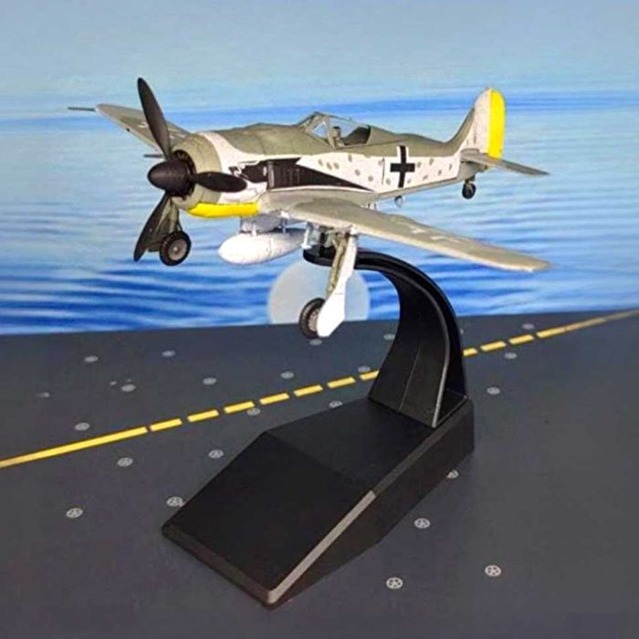 Macheta Avion metalic Focke Wulf FW-190A-8 scara 1:72