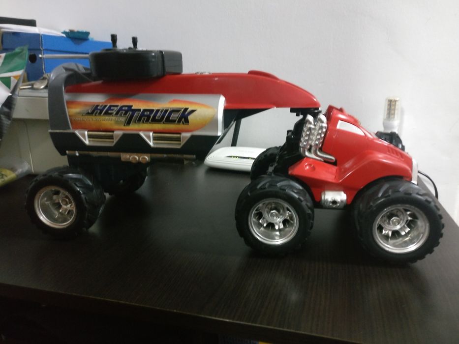 Vand masina cu telecomanda