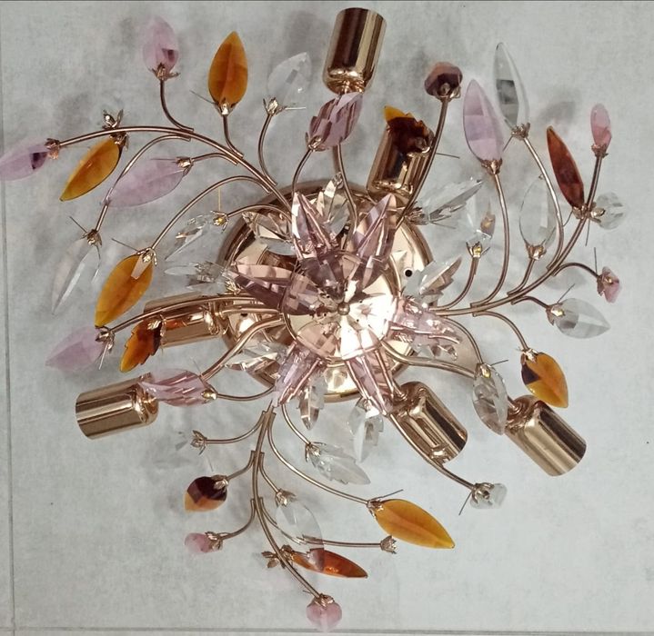 люстра 6 ламповая,в отличном состояний,цена 5.000 тенге.