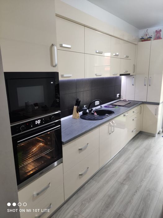 Închiriez apartament