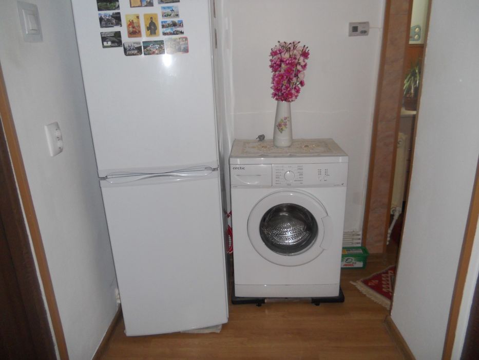 Inchiriez apartament cu 2 camerei