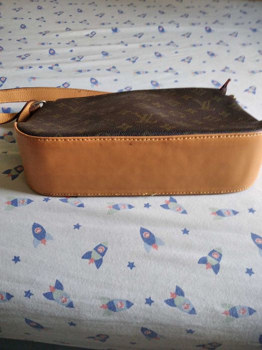 Дамска средна кафява чанта