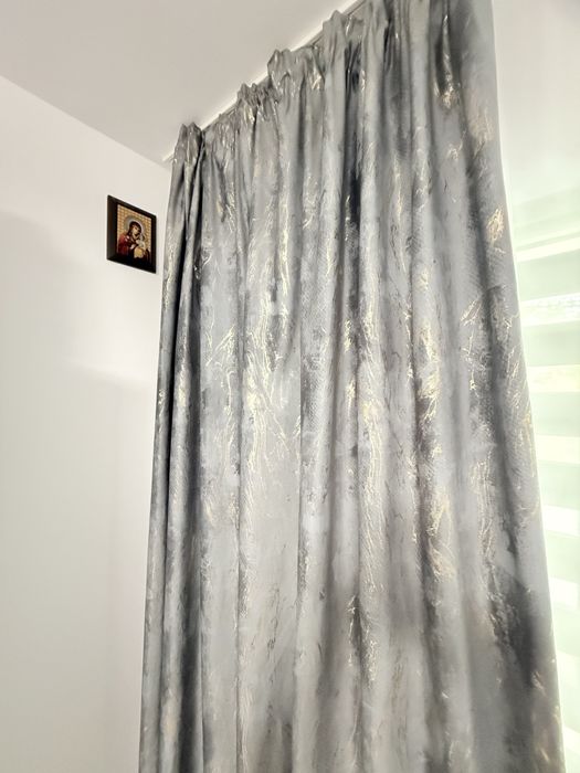 Draperie gri cu insertii aurii ( cu rejansa )