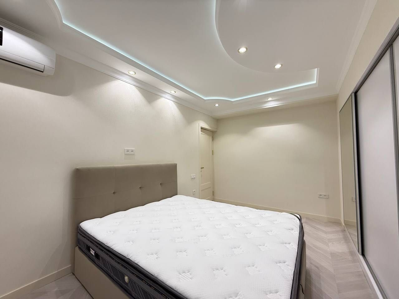 Sotuvda 4 xonalik uy remont C-4 Central kafesi