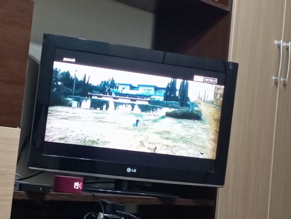 Телевизор LG в хорошем состоянии