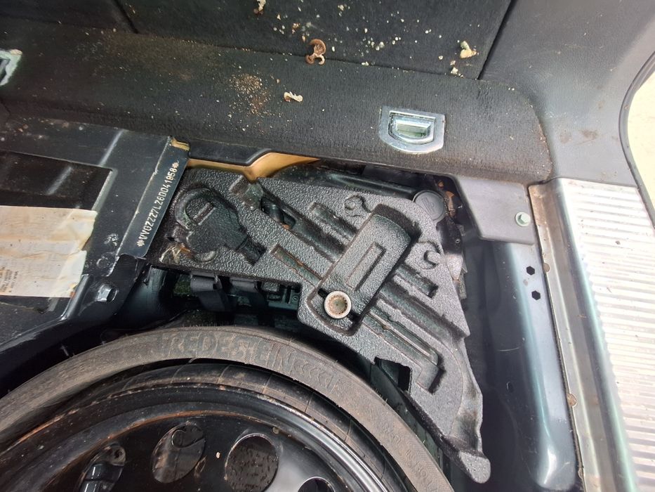 Spuma trusa de scule VOLKSWAGEN TOUAREG 7LA, 7L6, 7L7 2002 - 2013 V6 T