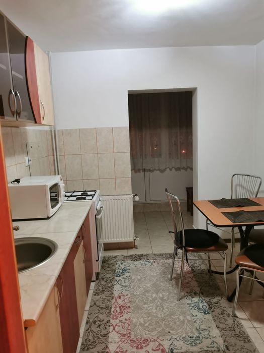 Închiriez apartament 2 camere decomandat – zona Nufărul, etajul 2