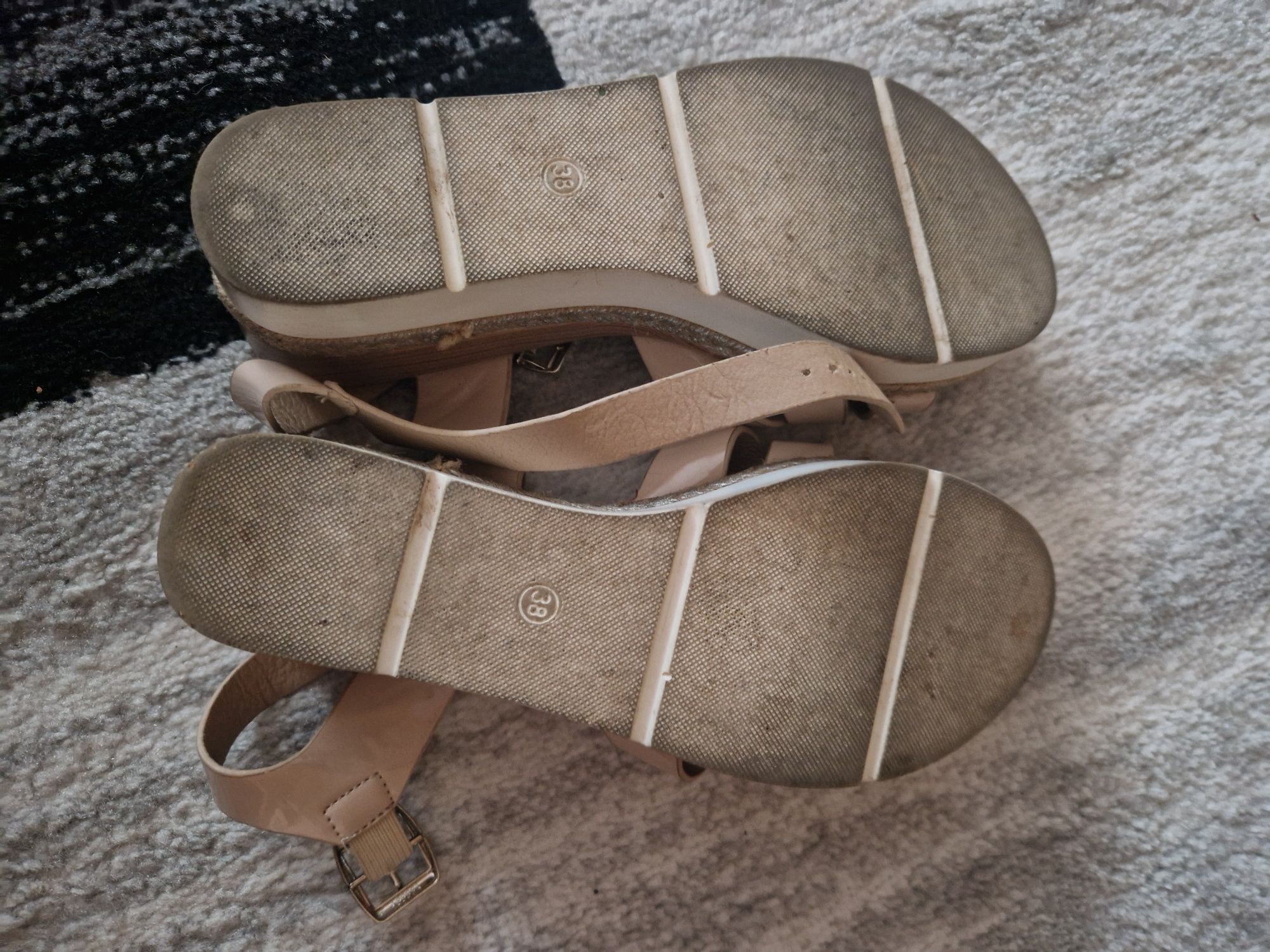 Sandale foarte dragute
