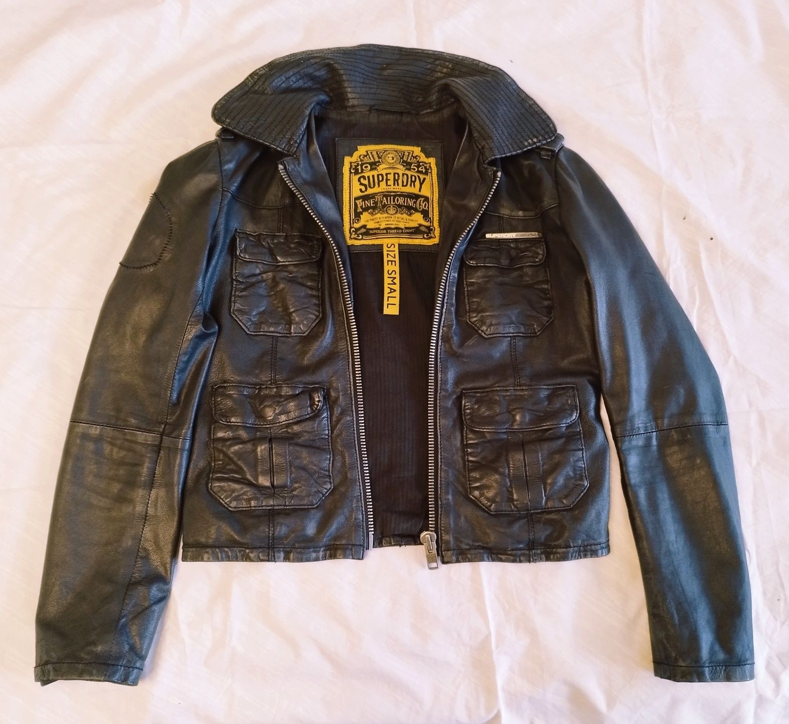 Jachetă de damă Superdry 1954, biker din piele, mărimea S.

Descriere: