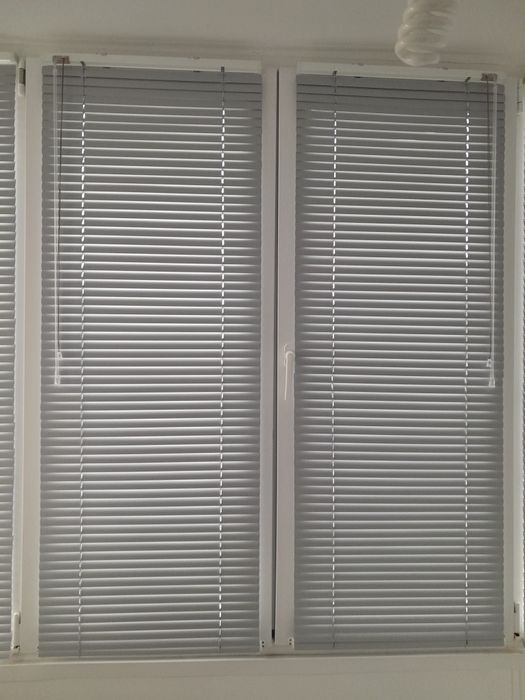 Jaluzele orizontale din aluminiu,  culoare gri