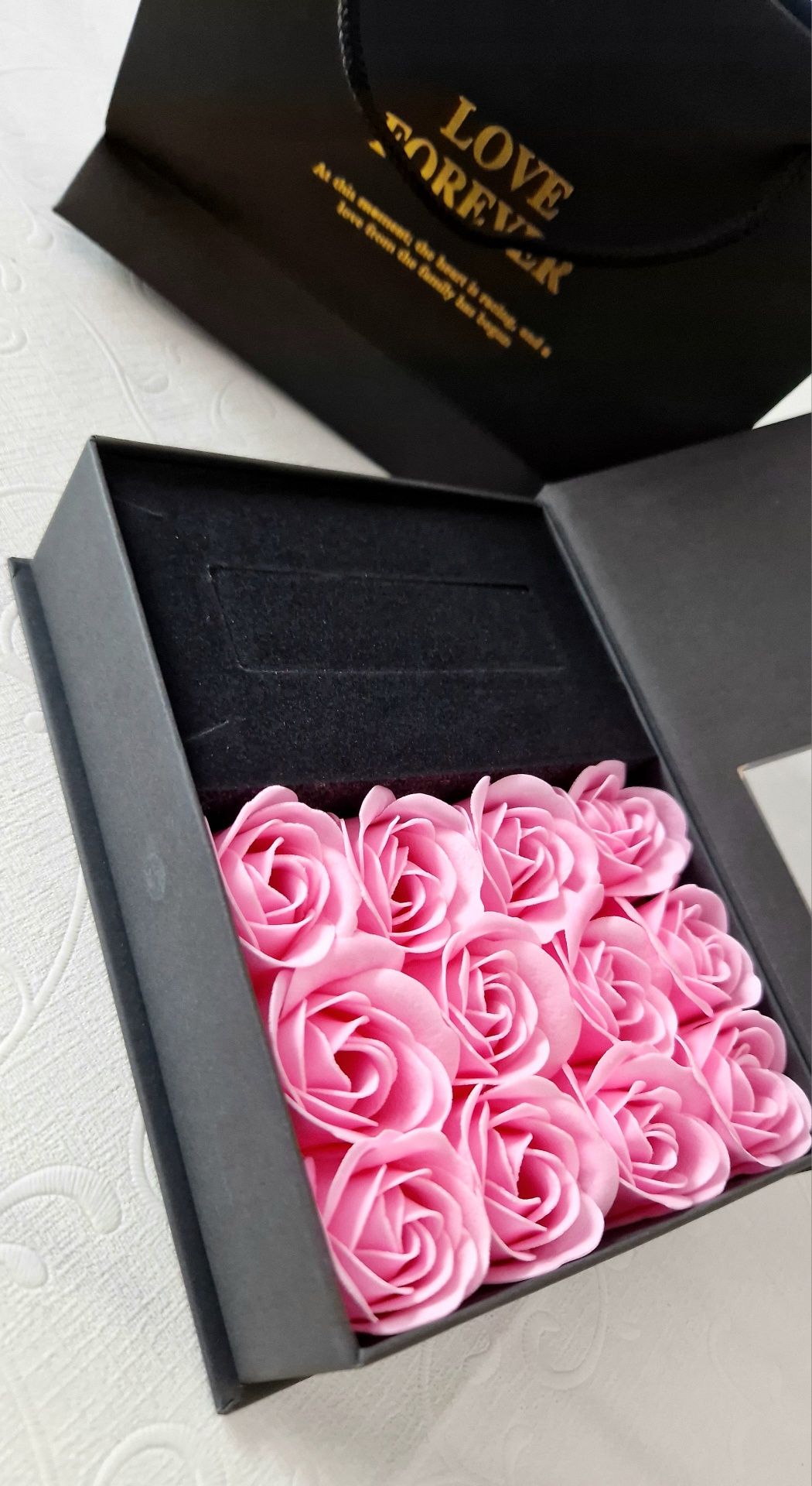 Cutie cadou trandafiri roz sau rosii