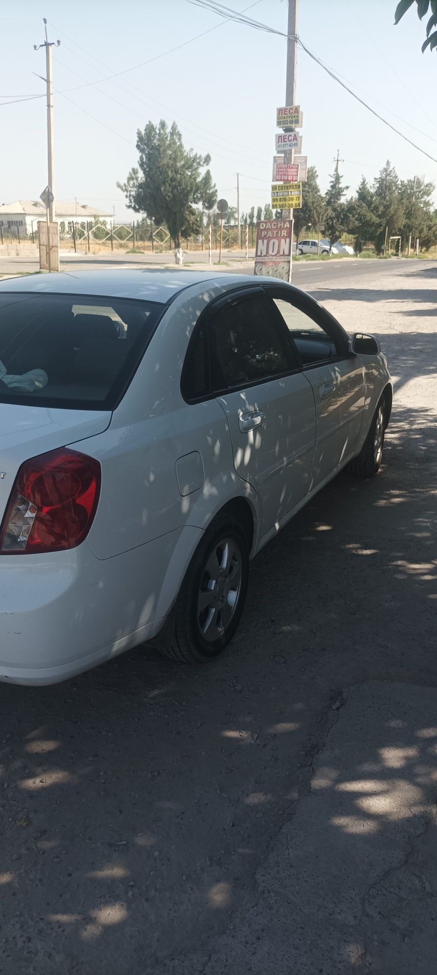 Lasetti 1.8 sotiladi