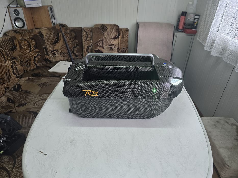 Лодка за захранка RT4