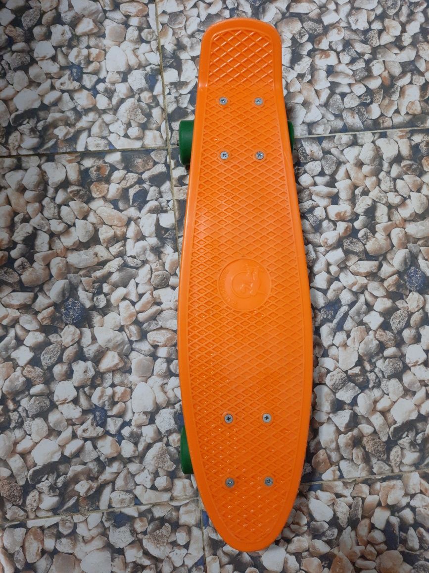 Vând skateboard ca nou