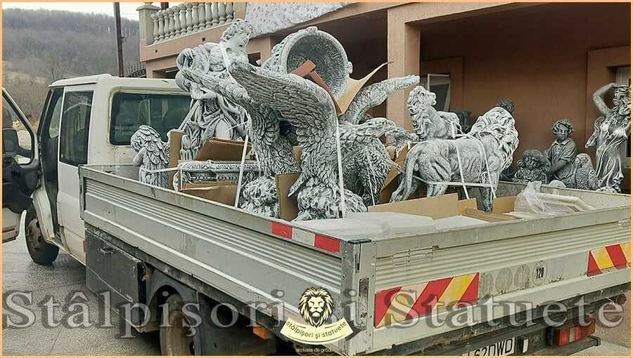 Statuete mari, din beton, pentru curte și grădină.