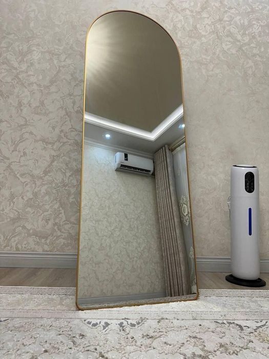 zamonaviy va ixcham oyna sotiladi