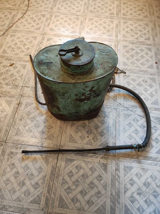 Стари медни пръскачки