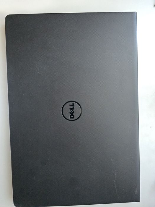 Laptop Dell model P51F i5