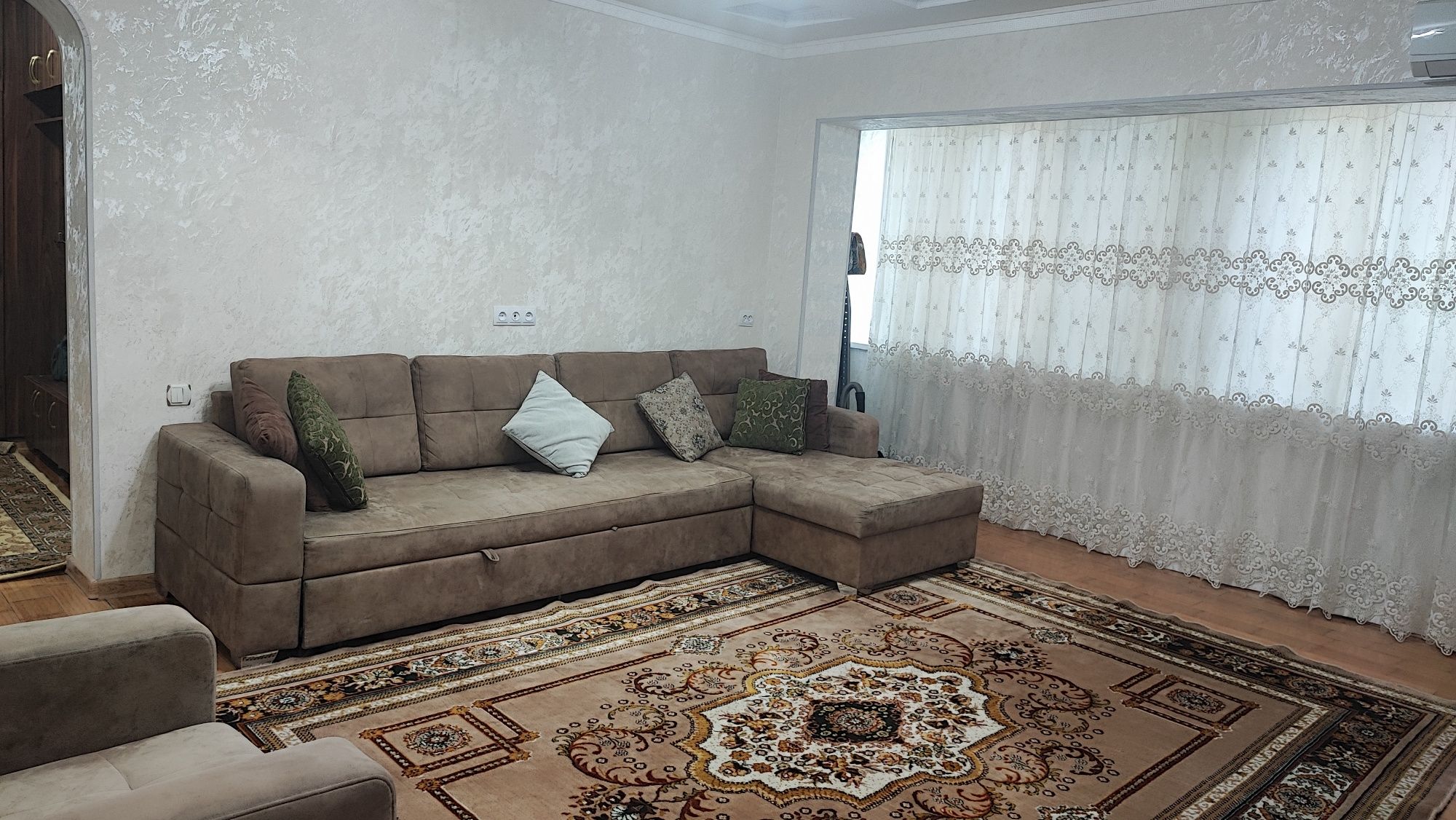 Сдам2х комнатную  квартиру в центре