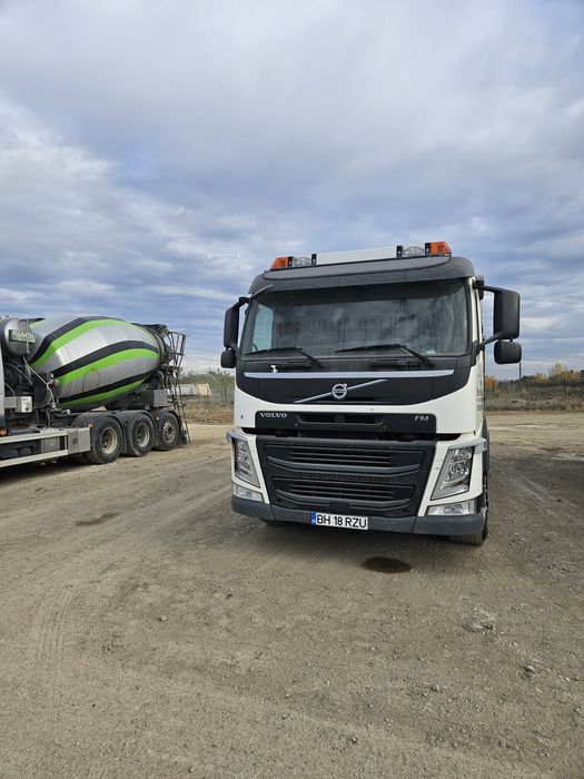 Vând excavator, vola