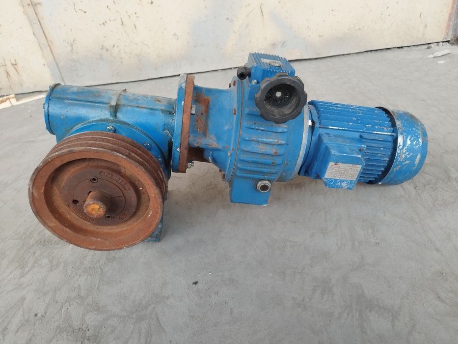 Електромотор с редуктор и вариатор , мотор редуктор с вариатор