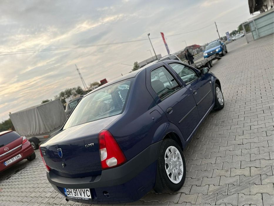 Vând dacia logan
