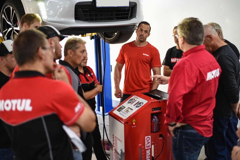 Dealer autorizat MOTUL ofer schimb ulei cutii cutie viteze automata