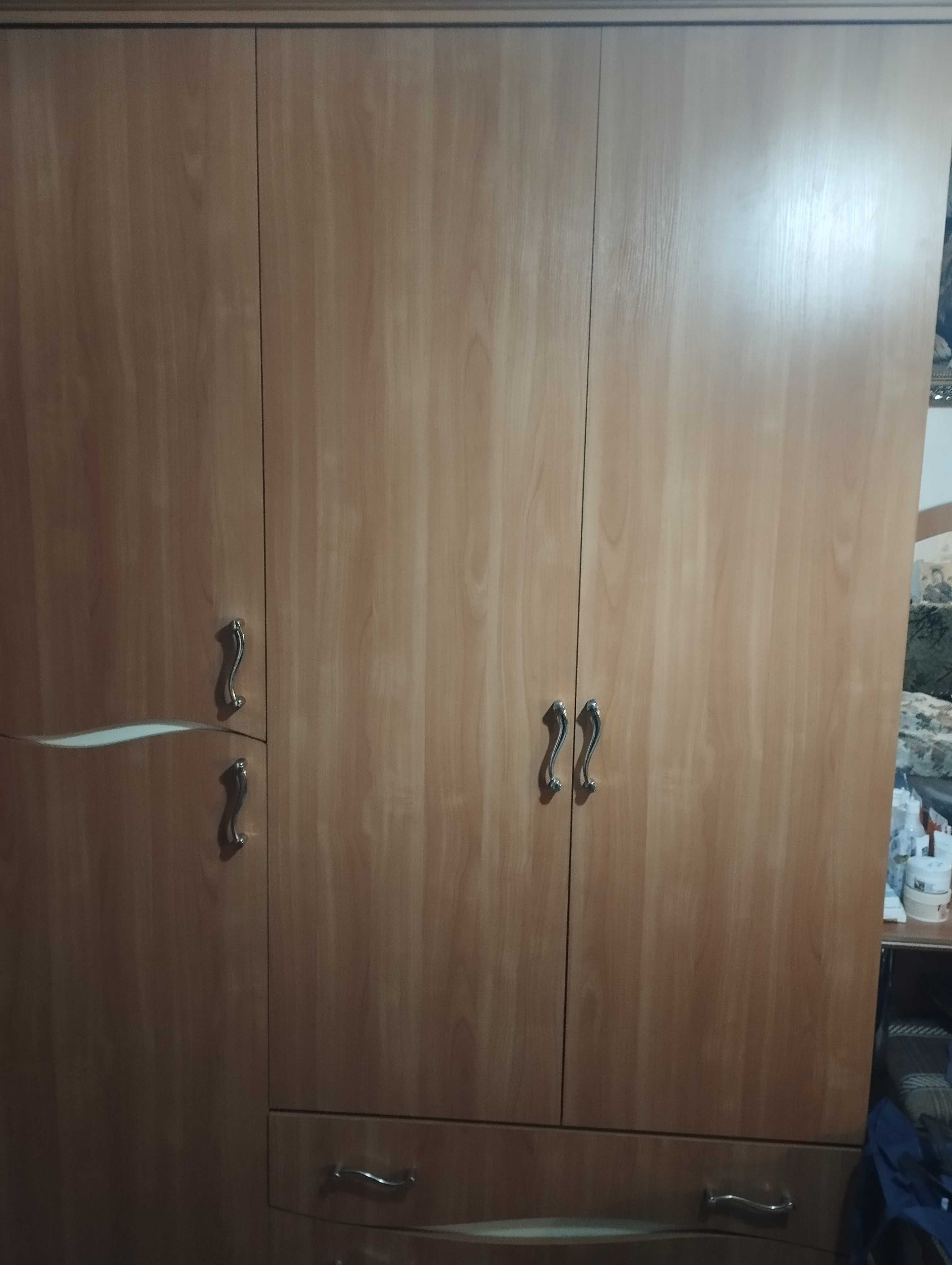 Шкафы для одежды