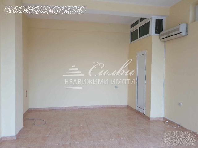 Дава се под наем Магазин в Шумен, Пазара - 30 кв.м за 280.5 € - Снимка #1